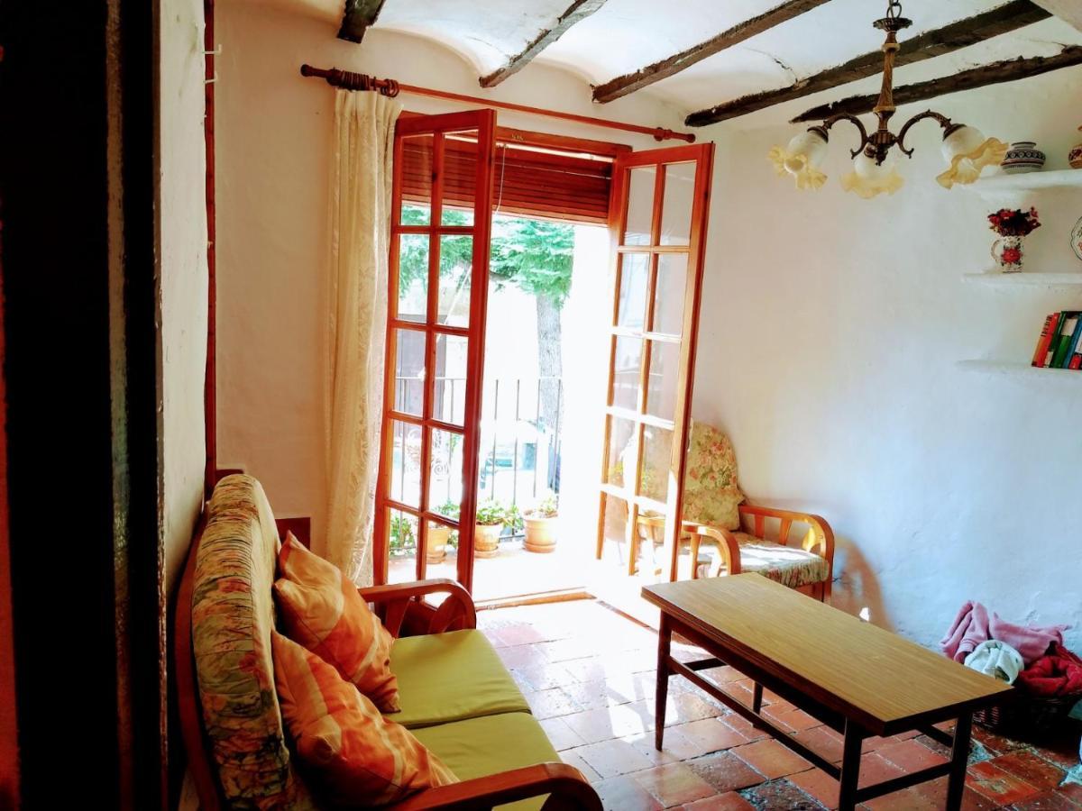 Casa De Amparo Y Jose Manuel Guest House Pavies Екстериор снимка