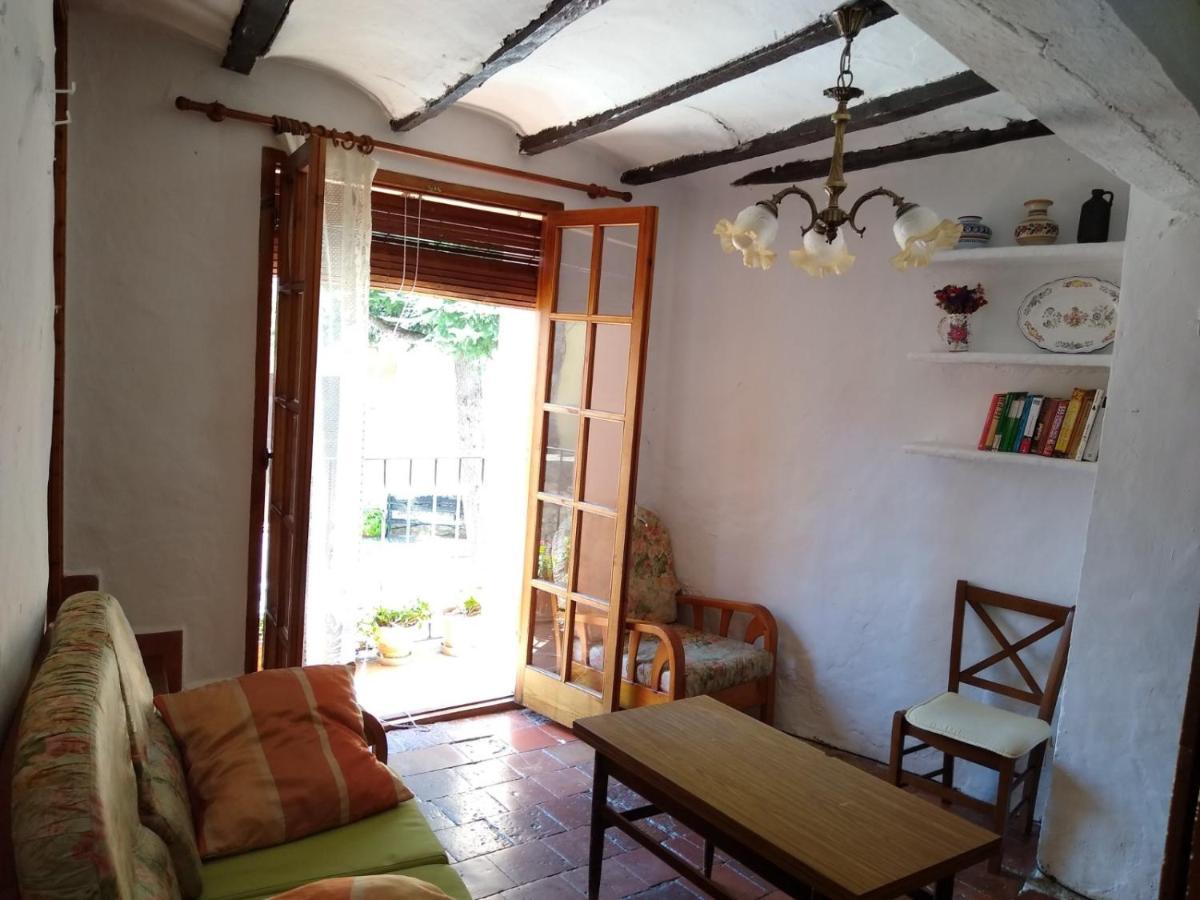 Casa De Amparo Y Jose Manuel Guest House Pavies Екстериор снимка
