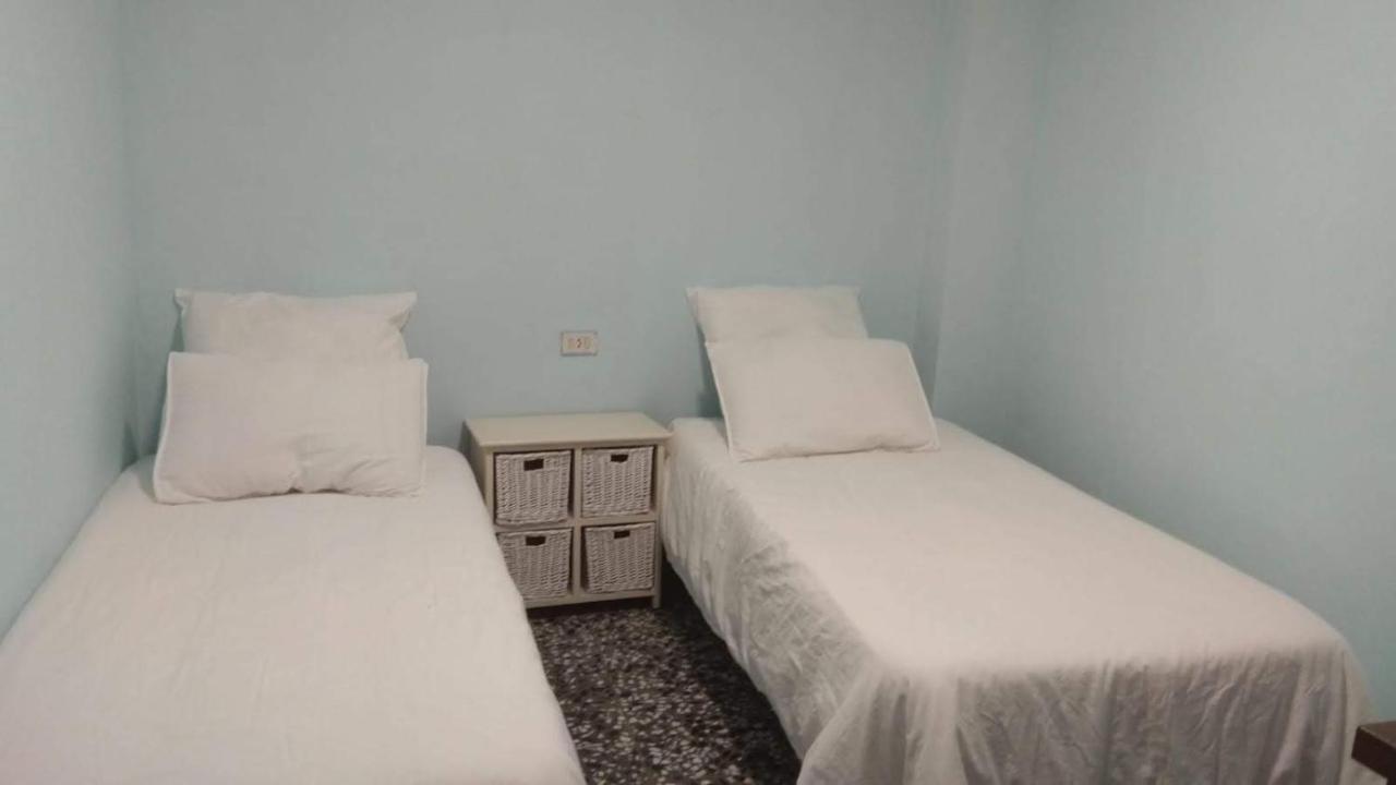 Casa De Amparo Y Jose Manuel Guest House Pavies Екстериор снимка