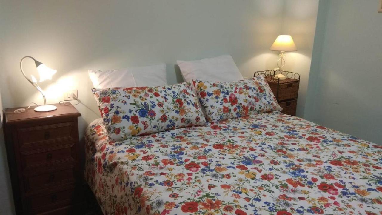 Casa De Amparo Y Jose Manuel Guest House Pavies Екстериор снимка